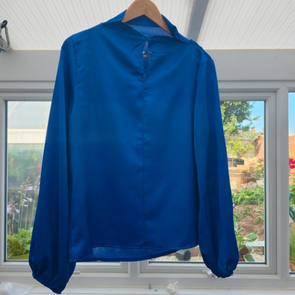 Women's blue Boohoo shirt